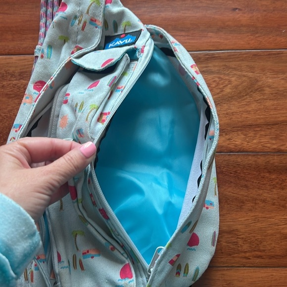 Kavu Rope Slingback Beach Camper Themed Bag, Light Blue, 4 Pockets - Picture 7 of 8